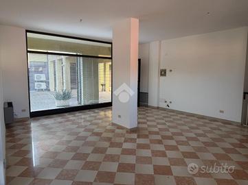 NEGOZIO A CAERANO DI SAN MARCO