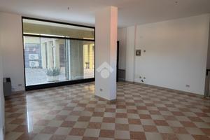 NEGOZIO A CAERANO DI SAN MARCO