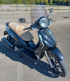Piaggio Beverly 400 Tourer