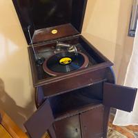 Grammofono vintage a mobiletto