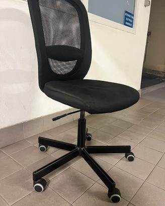 Sedia da ufficio IKEA nera, schienale in rete