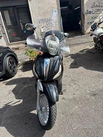 PIAGGIO BEVERLY 300 NERO