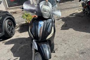 PIAGGIO BEVERLY 300 NERO