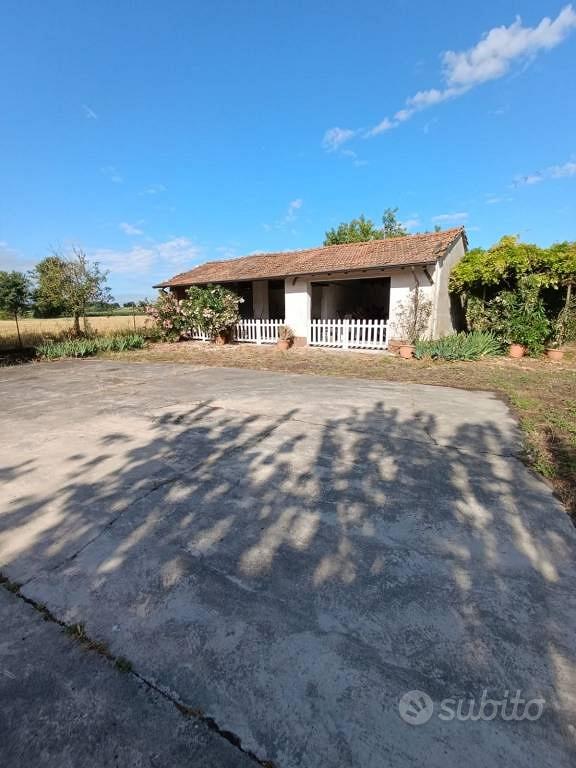 Rustico / Casale di 200 m² con 5 locali e box auto - Vista 4