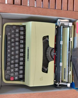Macchina Da Scrivere Olivetti Lettera 32 come nuov