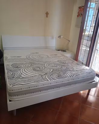 Letto matrimoniale moderno bianco  +Materasso sfo 
