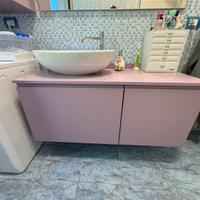Arredo bagno color malva da mobiliere
