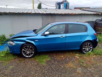 Alfa Romeo 147 Blackline '07 5p 1.9mjet - RICAMBI