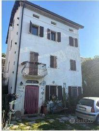 Immobile in asta di 424 m² con 5 locali a Alpago