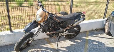 KTM SMC 690 (depotenziata A2 solo a libretto)
