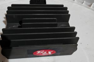 regolatore di tensione