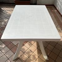 Tavolo marca NARDI in resina e plastica