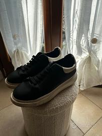 scarpe mcqueen nere e oro