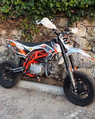Pit bike 140 cc - usata 3 volte + rullo avviamento