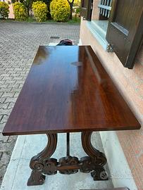tavolo in legno stile classico