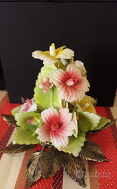Composizione floreale ceramica Capodimonte e peltr