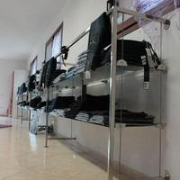 Arredo negozio in acciaio