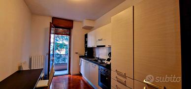 Cucina Mobili Turi 4m con elettrodomestici + tavol