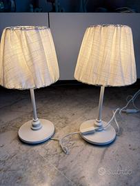 Coppia di lampade bianche da tavolo ikea