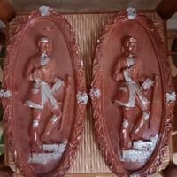 Due Quadri Antichi Ovoidali a Rilievo 