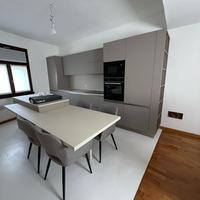 Cucina con isola + elettrodomestici