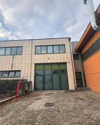 Immobile di 388 m² con 4 locali a Annone di Brianz