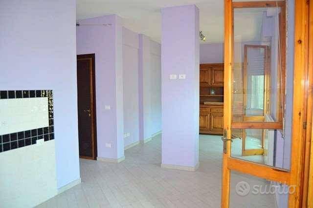 Appartamento di 85 m² con 4 locali e posto auto a - Vista 2