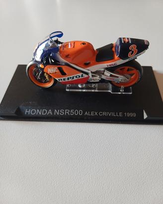 foto e modellino di Alex Criville e Honda NSR 