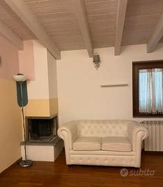 Divano Chesterfield in ecopelle, prezzo trattabile