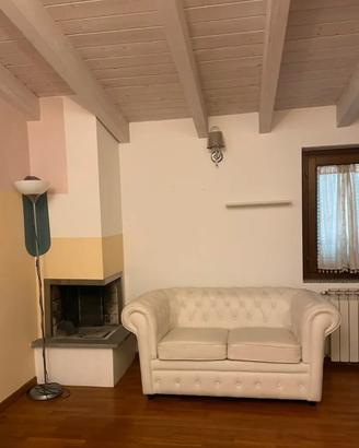 Divano Chesterfield in ecopelle, prezzo trattabile