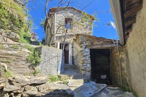 CASA INDIPENDENTE A TRIORA