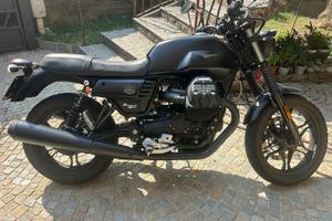 Moto Guzzi V7 III Stone 2021