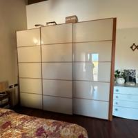 Armadio con  tre ante