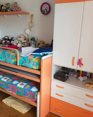 Cameretta due letti bianca arancio