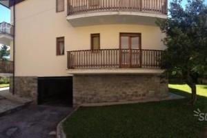 Appartamento, autorimessa e giardino condominiale