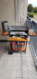 Barbecue con accessori