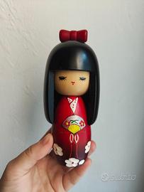 Bambola kokeshi giapponese