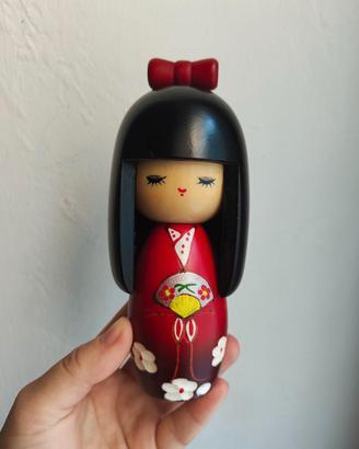 Bambola kokeshi giapponese