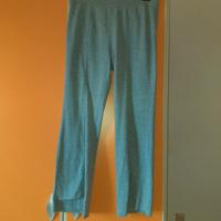 Pantaloni di tuta grigia con originale stacco alla