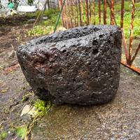 Lavandino in pietra lavica antico