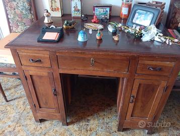 Scrivania anni '30 in legno di noce