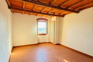 Casa indipendente di 220 m² con più di 5 locali a 