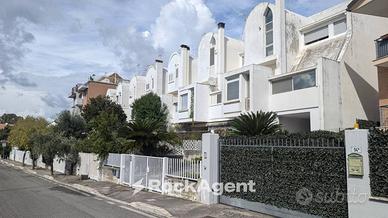 LATINA/ZONA Q5 - VILLA A SCHIERA D MQ 202 SU PIÙ L