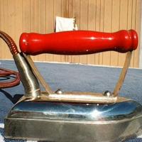 Mini ferro da stiro.