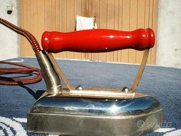 Mini ferro da stiro.