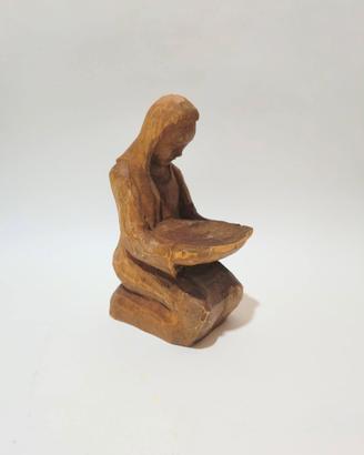 Statua di Madonna in legno, alta 16 cm. Raffigura