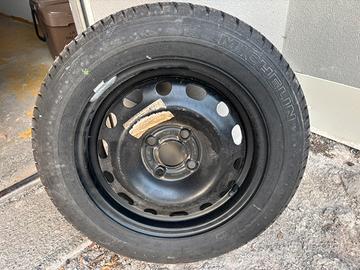 Pneumatico michelin 175/65R14 con cerchione