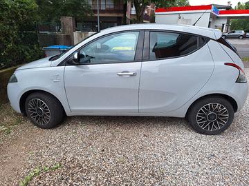 lancia ypsilon mya 1.2 benzina 5 porte