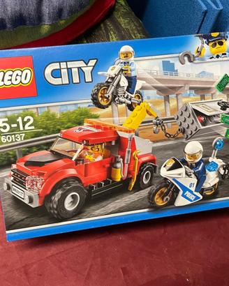Lego City 60137 Autogrù in panne