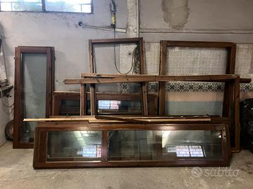 Serramenti in legno con doppio vetro con telaio